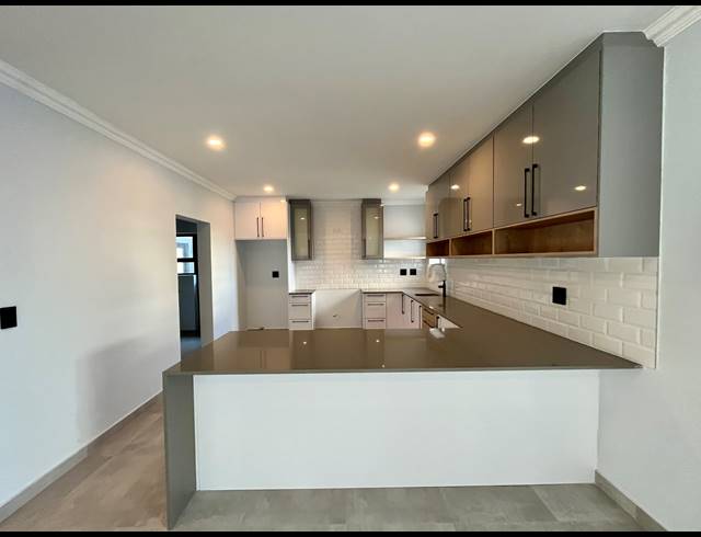 4 BEDROOM HOUSE FOR SALE IN SANDOWN